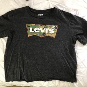 Levi cropped tee
